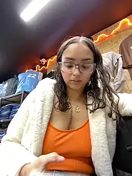 Megan_alanna — RUB PUSSY IN MY WORK 