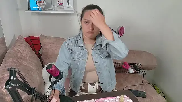 megan_doll2 — WIGGLES ASS OPEN X 3 MINS