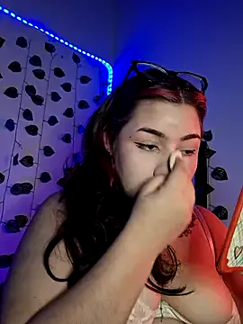 MegXo — Fingering Pussy Until Squirt