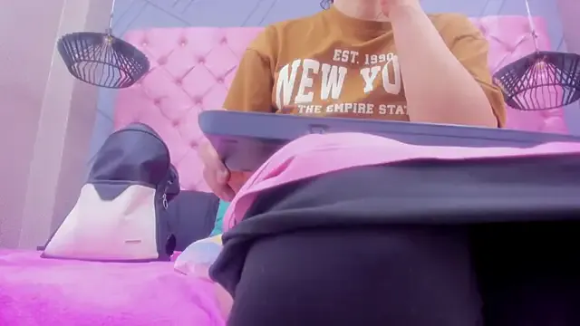 Melany-full-Ass — fingers in my cervix