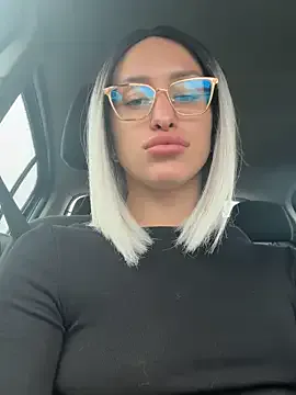 MelanyLips — lets enjoy my first day here