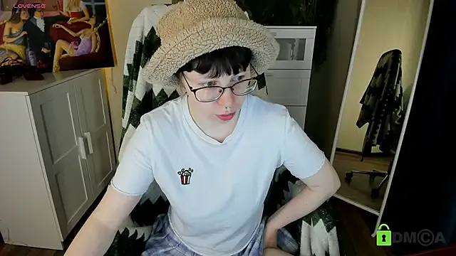 Melissa_Wells — Dressing me