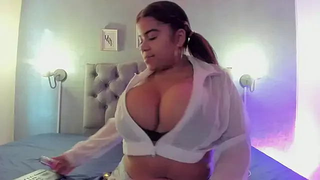 MeridaLane — put 3 fingers in the ass