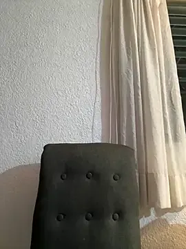 Mia-miauuuuu — Baile desnudo  