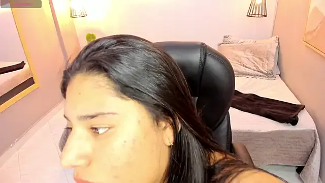 Mia_hills_ —  RUB  PUSSY SHOW!!