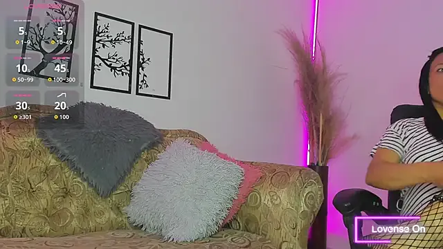 miagomez_cg — Show my ass through my glass chair
