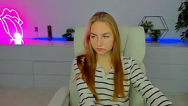 MilaAddams — Topless dance