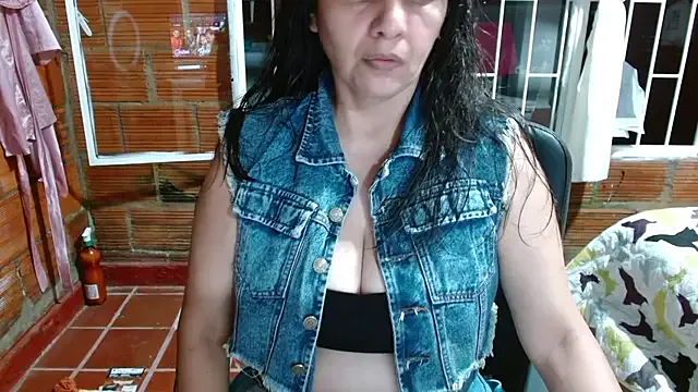 Milf_Fantassyy — SALIVA IN MI TITS