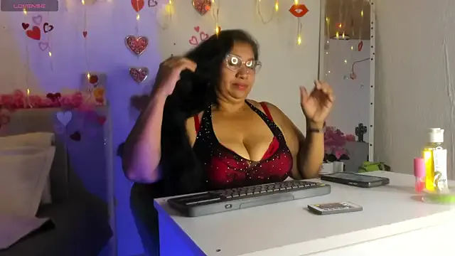 milf_latinn — Shake ass