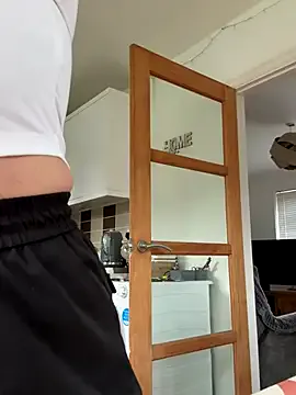 MimiMaee — Get my boobs out 