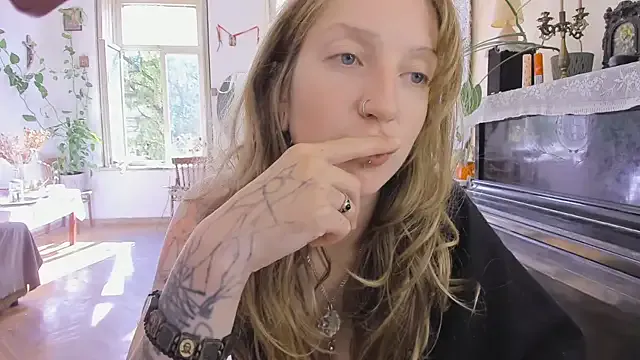 Miranda2_0 — topless