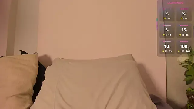 Miss_brillit — Spank my pussy + rub my clit