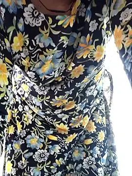 Miss_lellela — boobs show