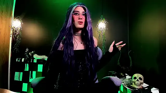 MissAmeliablack —  goddess   i love  horns 