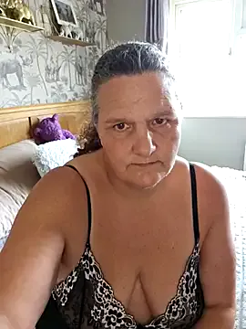 MissQueenBeex — Flash pussy