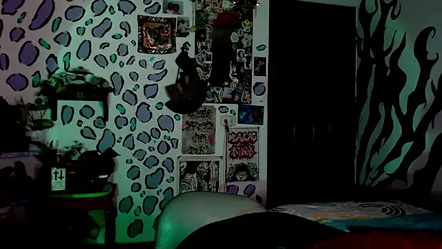 MistressMariam_ — Hot wax on my tits