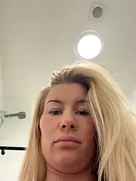 Molly_slayy — Big buttplug in tight ass