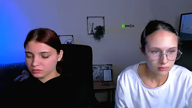 mona_cloud — show boobs