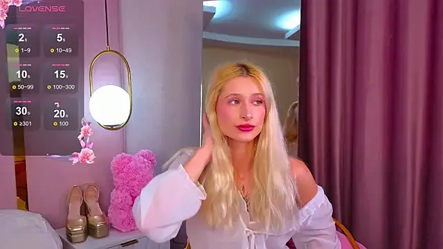Monica_Leen — saliva on boobs