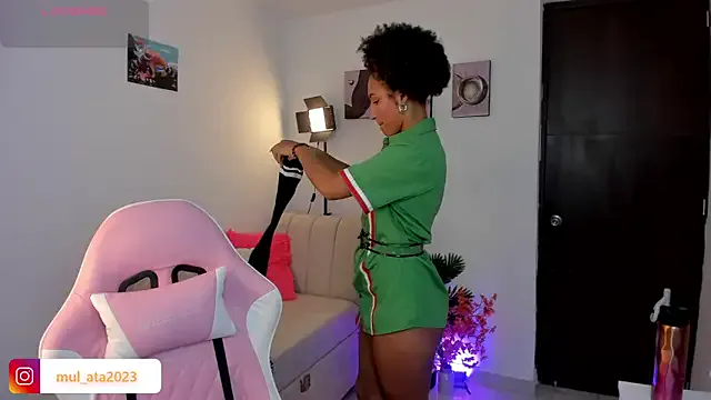 mulata_1ch — PLUG IN MY ASS + 1 MIN CONTROL LUSH