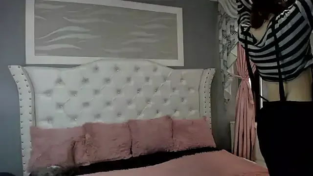 naomi_cooper__ — Make your nipples hard
