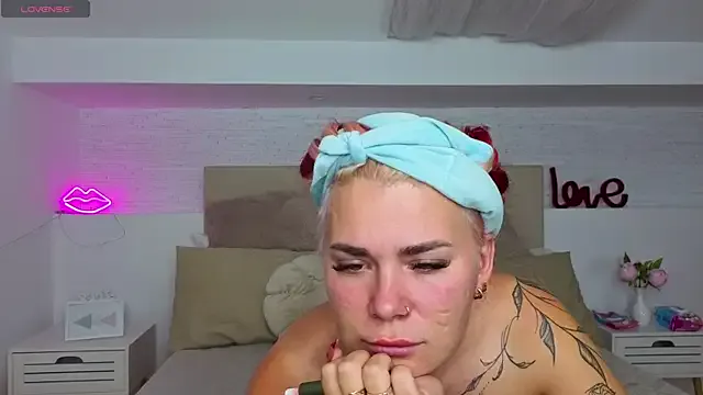 Naughty_kittyy1 — get on your knees