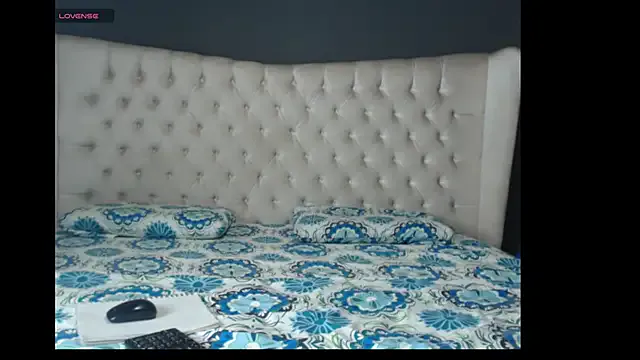 nichole_bree_ — Open legs+tease my clit