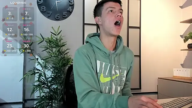 nicktorn — naked!