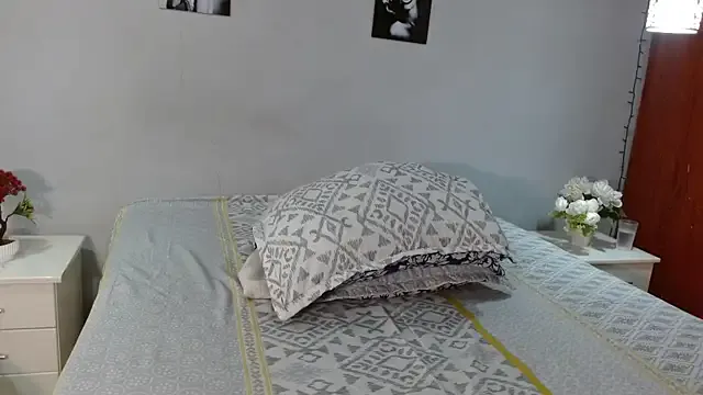 nicole_mayer01 — striptease