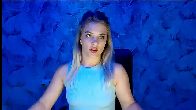 nika_gold1 — Wet panties