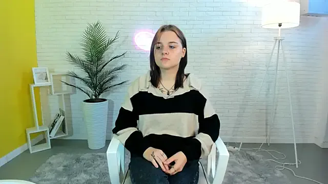 NinaArthurs — air kiss
