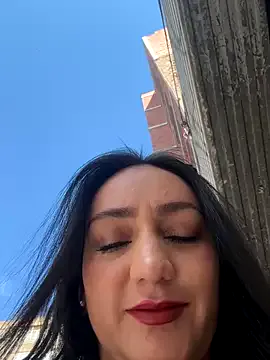 Ninabigtitied — Remover lengeri  sexy in street 