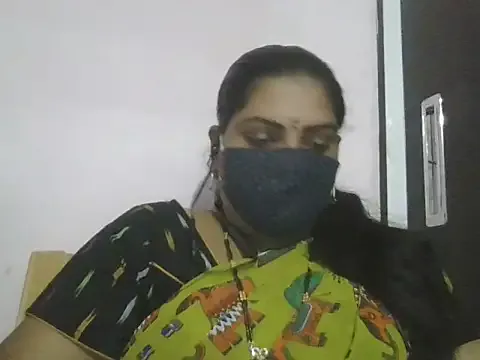 Nisha-telugu — Oil on boobs massage
