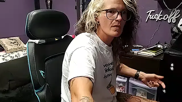 oddywithabody — Shirt Off