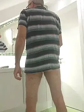 Oldmenhot66 — Komplett nackt  mit Cock