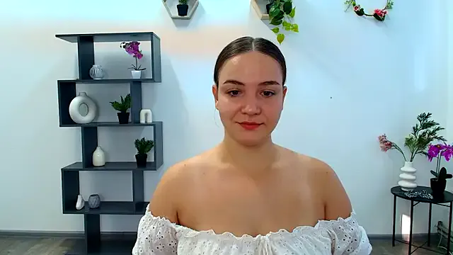 OliviaMontgomery — red lips?^^