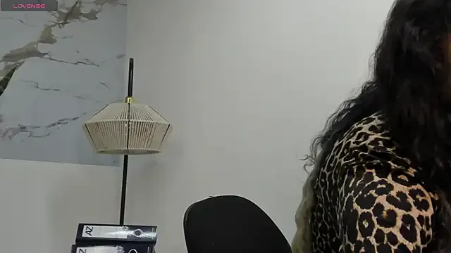 Oriana-Luxty — PUT SECRETARY COCK OUT OF THE SKIRT