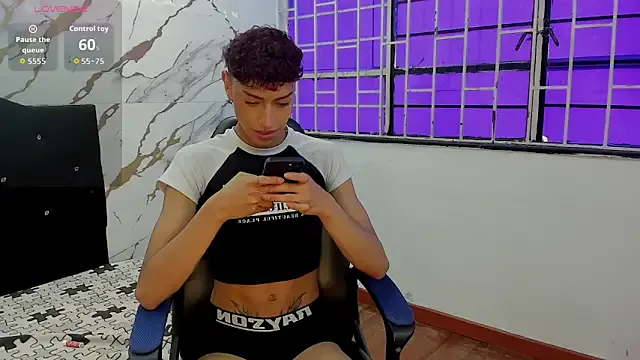 owen_sexy25 — suck dildo with deep throat