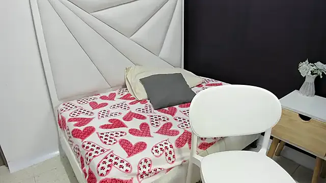 paula_zambrano7 — panties off, rub pussy