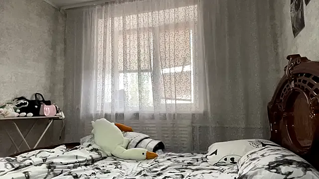Pikmigirl18 — Show my whole outfit and cute body shape