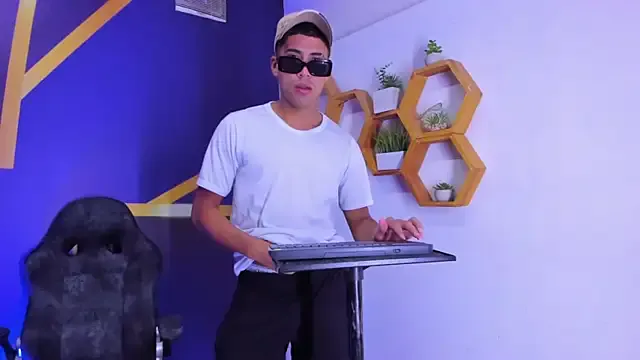 Play_boys_Hot2 — SEMI NAKED EROTIC DANCE
