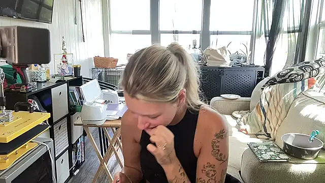 playwithdakota — wanna see me cum????