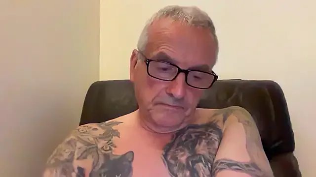 poggles — cum show