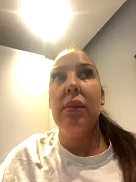 PoppyPagee — Flash boobs 