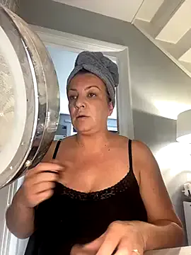 PoppyPrincessxox — Bounce my boobs