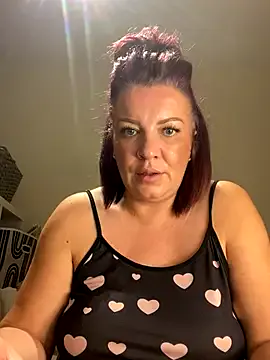 PoppyPrincessxox — Get my boobs out 