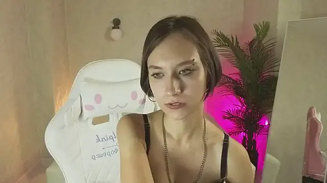 prettiestwinsor — Air kiss