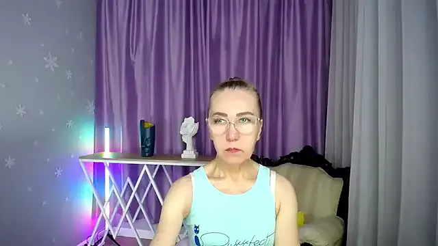 queen_a_n_i — show the belly
