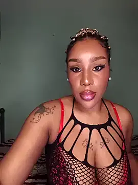 Queen_Amara — Flash tits