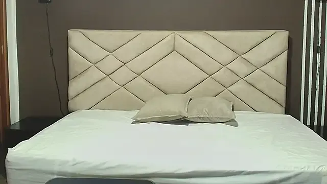 Raquel_jones — Spit and Two fingers in my pussy